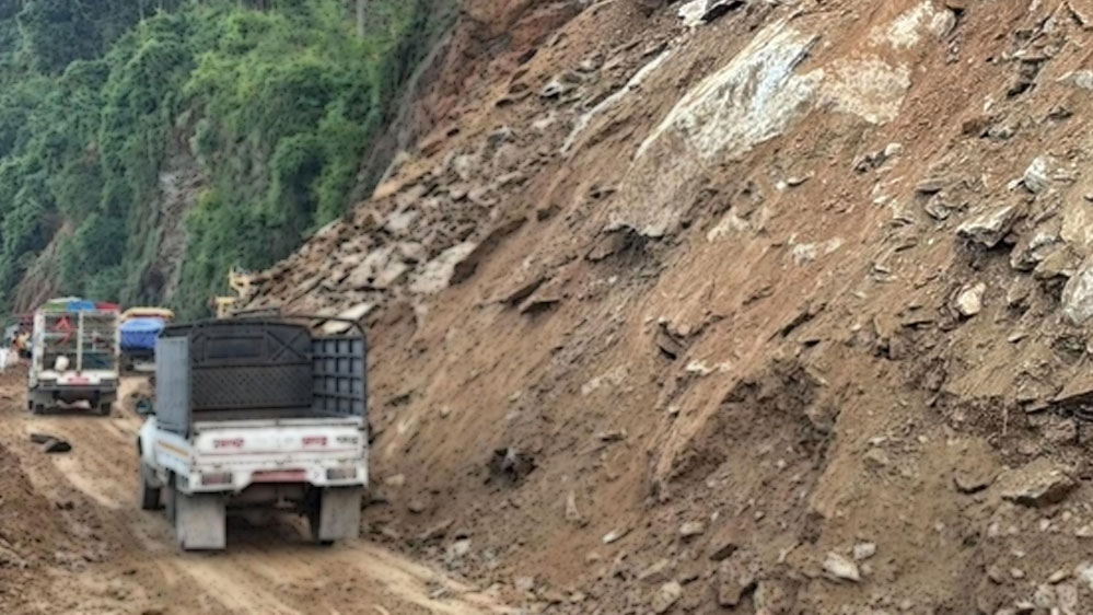  पहिरो हटाएरसँगै पृथ्वी राजमार्ग एकतर्फी सञ्चालन 